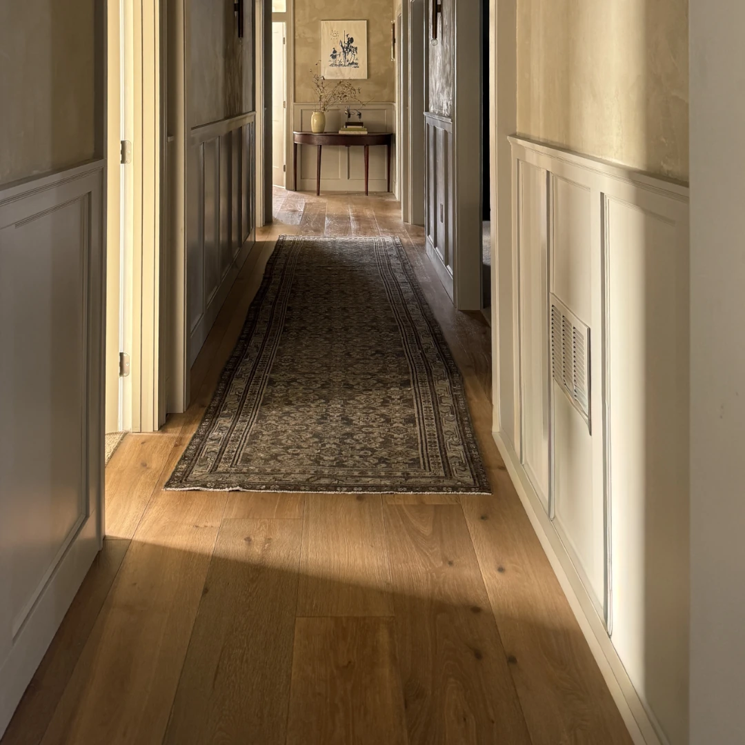 Daydreams of light-filled hallways, soft textures, and enduring warmth. Jeanneret from our MLB Collection adds depth and soul, grounding the space with effortless charm.
